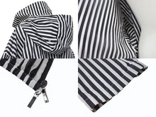 Load image into Gallery viewer, 新品同様品 CHANEL シャネル ストライプ 24年 アノラック メンズ ココマーク ジャケット P76215 サイズ36 ブラック ホワイト 中古 4b002941