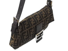 Load image into Gallery viewer, 極美品 FENDI フェンディ マンマバケット ワンショルダーバッグ 26424 ズッカ柄 キャンバス レザー ブラウン シルバー金具 中古 4b002969