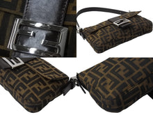 Load image into Gallery viewer, 極美品 FENDI フェンディ マンマバケット ワンショルダーバッグ 26424 ズッカ柄 キャンバス レザー ブラウン シルバー金具 中古 4b002969