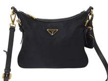 Load image into Gallery viewer, PRADA プラダ ショルダーバッグ トライアングルロゴ ナイロン レザー ブラック ゴールド金具 美品 中古 4b002985
