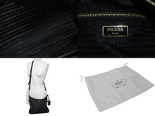 Load image into Gallery viewer, PRADA プラダ ショルダーバッグ トライアングルロゴ ナイロン レザー ブラック ゴールド金具 美品 中古 4b002985