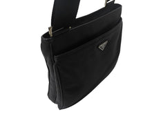 Load image into Gallery viewer, PRADA プラダ ショルダーバッグ クロスボディバッグ トライアングルロゴ VA1034 レザー ブラック シルバー金具 美品 中古 4b002989