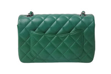 Load image into Gallery viewer, 極美品 CHANEL シャネル 横長 20cm ショルダーバッグ A69900 23番台 ミニマトラッセ グリーン ショルダーチェーン ラムスキン 中古 4b003005