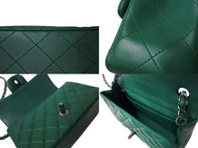 Load image into Gallery viewer, 極美品 CHANEL シャネル 横長 20cm ショルダーバッグ A69900 23番台 ミニマトラッセ グリーン ショルダーチェーン ラムスキン 中古 4b003005