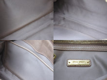 Load image into Gallery viewer, 極美品 MIUMIU ミュウミュウ マテラッセ リボン ワンショルダーバッグ ピンクベージュ レザー RN1096 ゴールド金具 中古 4b003007