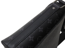 Load image into Gallery viewer, 新品未使用 LOUIS VUITTON ルイヴィトン ディストリクトPM ショルダーバッグ M46255 モノグラムエクリプスキャンバス 中古 4b003009
