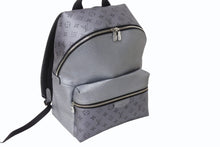 Load image into Gallery viewer, LOUIS VUITTON ルイヴィトン ディスカバリー バックパックPM リュック M30835 タイガラマ モノグラム シルバー グレー 美品 中古 4b003023
