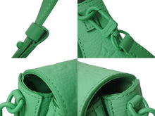 Load image into Gallery viewer, 極美品 LOUIS VUITTON ルイヴィトン Sロック ヴェルティカル ウエアラブル ウォレット ショルダーバッグ M81525 ヴァージルアブロー 中古 4b003031