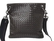 Load image into Gallery viewer, BOTTEGAVENETA ボッテガヴェネタ イントレチャート ショルダーバッグ ブラウン レザー 美品 中古 4b003034