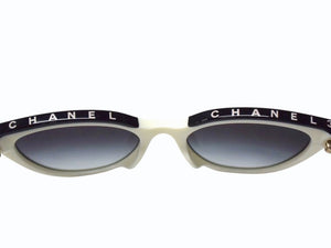 極美品 CHANEL シャネル バタフライ シェイプ アイウェア サングラス 5414-A ホワイト ブラック ゴールド金具 サイズ54□20 中古 4b003180