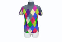 Load image into Gallery viewer, me ISSEY MIYAKE ミー イッセイミヤケ アーガイル柄 プリーツ ハイネック ワッフルブラウス MI71FK245 マルチカラー 良品 中古 4b003192
