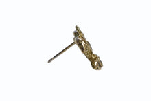 Load image into Gallery viewer, 極美品 CHANEL シャネル ピアス ココマーク 楕円模様 ラインストーン 99P刻印 2.9g GB ラインストーン ゴールド 中古 4b003208