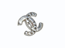 Load image into Gallery viewer, 極美品 CHANEL シャネル ココマーク ロゴ ピアス 両耳 アクセサリー 4g 98P刻印 メタル シルバー 中古 4b003223