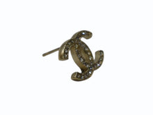 Load image into Gallery viewer, CHANEL シャネル ココマーク ピアス 重量約2.8g A15V刻印 ラインストーン メタル GP ゴールド クリア 両耳用 美品 中古 4b003224