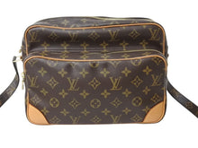 Load image into Gallery viewer, 極美品 LOUIS VUITTON ルイヴィトン ナイル ショルダーバッグ M45244 モノグラム ブラウン PVC レザー ゴールド金具 中古 4b003239