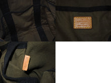 Load image into Gallery viewer, LOUIS VUITTON ルイヴィトン モノグラモフラージュ トレイ トートバッグ M95783 村上隆 マークジェイコブス カーキ 美品 中古 4b003263