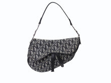 Load image into Gallery viewer, 極美品 Christian Dior クリスチャンディオール トロッター サドルバッグ ブラック ガリアーノ期 シルバー金具 ブラック ワンショルダー ロゴ 中古 4b003266