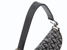 Load image into Gallery viewer, 極美品 Christian Dior クリスチャンディオール トロッター サドルバッグ ブラック ガリアーノ期 シルバー金具 ブラック ワンショルダー ロゴ 中古 4b003266