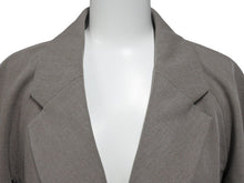 Load image into Gallery viewer, 新品未使用 HERMES エルメス テーラードジャケット ダブル 4E0230DE サイズ34 セリエボタン ウール グレージュ 中古 4b003286