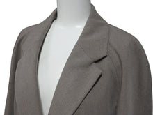 Load image into Gallery viewer, 新品未使用 HERMES エルメス テーラードジャケット ダブル 4E0230DE サイズ34 セリエボタン ウール グレージュ 中古 4b003286