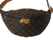 Load image into Gallery viewer, LOUIS VUITTON ルイヴィトン ボディバッグ M43644 バムバッグ ブラウン モノグラムキャンバス 美品 中古 4b003375