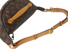 Load image into Gallery viewer, LOUIS VUITTON ルイヴィトン ボディバッグ M43644 バムバッグ ブラウン モノグラムキャンバス 美品 中古 4b003375