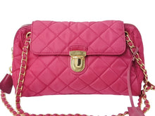 Load image into Gallery viewer, PRADA プラダ キルティング チェーンショルダーバッグ 斜め掛けバッグ ナイロン ピンク ゴールド金具 美品 中古 4b003419