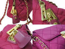 Load image into Gallery viewer, PRADA プラダ キルティング チェーンショルダーバッグ 斜め掛けバッグ ナイロン ピンク ゴールド金具 美品 中古 4b003419