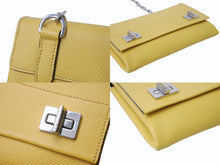 Load image into Gallery viewer, PRADA プラダ チェーンショルダーバッグ サフィアーノレザー ターンロック イエロー ロゴ金具 シルバー金具 美品 中古 4b003420