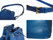Load image into Gallery viewer, LOUIS VUITTON ルイヴィトン エピ ノエ ワンショルダーバッグ M44005 エピレザー ブルー ゴールド金具 美品 中古 4b003441
