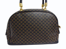 Load image into Gallery viewer, CELINE セリーヌ マカダム柄 ハンドバッグ ブラック ブラウン ミニボストン ロゴ PVC レザー MC96 ゴールド金具 鞄 美品 中古 4b003443