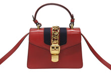 Load image into Gallery viewer, GUCCI グッチ シルヴィ ミニ 2WAY ハンドバッグ ショルダーバッグ 470270 レザー レッド ネイビー ゴールド金具 美品 中古 4b003445