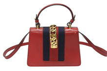 Load image into Gallery viewer, GUCCI グッチ シルヴィ ミニ 2WAY ハンドバッグ ショルダーバッグ 470270 レザー レッド ネイビー ゴールド金具 美品 中古 4b003445