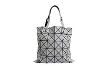 Load image into Gallery viewer, BAOBAO ISSEY MIYAKE バオバオイッセイミヤケ ロックマットトートバッグ BB55-AG053 ポリエステル PVC ホワイト 美品 中古 4b003447