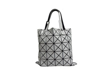 Load image into Gallery viewer, BAOBAO ISSEY MIYAKE バオバオイッセイミヤケ ロックマットトートバッグ BB55-AG053 ポリエステル PVC ホワイト 美品 中古 4b003447