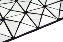 Load image into Gallery viewer, BAOBAO ISSEY MIYAKE バオバオイッセイミヤケ ロックマットトートバッグ BB55-AG053 ポリエステル PVC ホワイト 美品 中古 4b003447