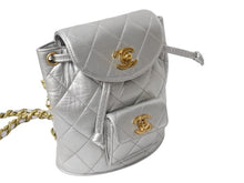 Load image into Gallery viewer, CHANEL シャネル ヴィンテージ マトラッセ リュック バックパック 2番台 ココマーク シルバー ゴールド金具 美品 中古 4b003522