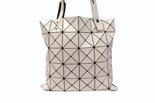 Load image into Gallery viewer, BAO BAO ISSEY MIYAKE バオバオ イッセイミヤケ LUCENT ルーセント トートバッグ BB93-AG053 ピンク 美品 中古 4b003532