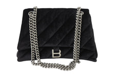 Load image into Gallery viewer, 極美品 BALENCIAGA バレンシアガ クラッシュ チェーン ショルダーバッグ ミディアム ブラック ベロア 716393 シルバー金具 ロゴ 中古 4b003556
