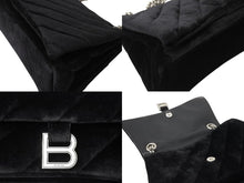 Load image into Gallery viewer, 極美品 BALENCIAGA バレンシアガ クラッシュ チェーン ショルダーバッグ ミディアム ブラック ベロア 716393 シルバー金具 ロゴ 中古 4b003556