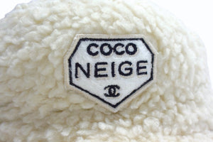 極美品 CHANEL シャネル COCO NEIGE ココネージュ ハット キャップ 帽子 サイズM ココマーク パッチ フェイクファー アイボリー 中古 4b003559