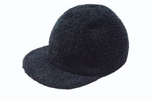 Load image into Gallery viewer, 極美品 CHANEL シャネル ツイード キャップ ハット 帽子 AA8562 サイズM ココマーク ブラック 刺繍 中古 4b003573