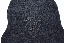 Load image into Gallery viewer, 極美品 CHANEL シャネル ツイード キャップ ハット 帽子 AA8562 サイズM ココマーク ブラック 刺繍 中古 4b003573