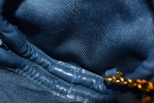 Load image into Gallery viewer, 極美品 LOUIS VUITTON ルイヴィトン モノグラム デニム ラウンドポーチ M68290 バックチャーム キーホルダー ネイビー ゴールド金具 中古 4b003585