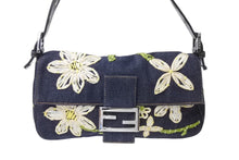 Load image into Gallery viewer, FENDI フェンディ フラワー デニム マンマバケット ワンショルダーバッグ 26425 刺繍 ネイビー シルバー金具 美品 中古 4b003591