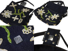 Load image into Gallery viewer, FENDI フェンディ フラワー デニム マンマバケット ワンショルダーバッグ 26425 刺繍 ネイビー シルバー金具 美品 中古 4b003591