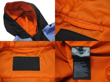Load image into Gallery viewer, PRADA プラダ 20SS ナイロンアノラックジャケット SGB407 サイズS FRANK OCEAN着用 トライアングルロゴ マルチカラー 美品 中古 4b003628