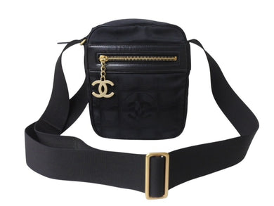 極美品 CHANEL シャネル ニュートラベルライン ショルダーバッグ ココマーク 11番台 A30913 ナイロン ブラック ゴールド金具 中古 4b003675