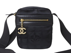 極美品 CHANEL シャネル ニュートラベルライン ショルダーバッグ ココマーク 11番台 A30913 ナイロン ブラック ゴールド金具 中古 4b003675