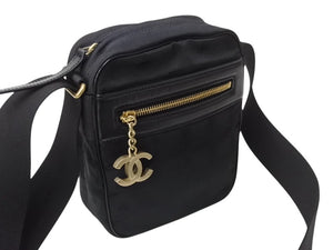 極美品 CHANEL シャネル ニュートラベルライン ショルダーバッグ ココマーク 11番台 A30913 ナイロン ブラック ゴールド金具 中古 4b003675